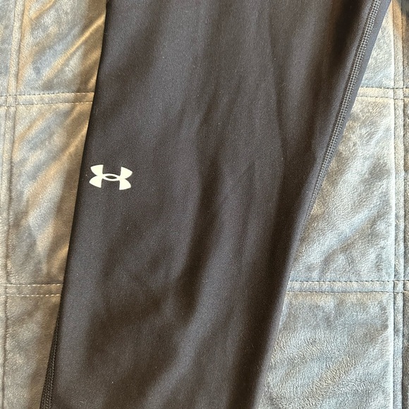 Under Armour Leggings Black Crop Compression Heat -Gear Leggings Size M - Picture 4 of 7